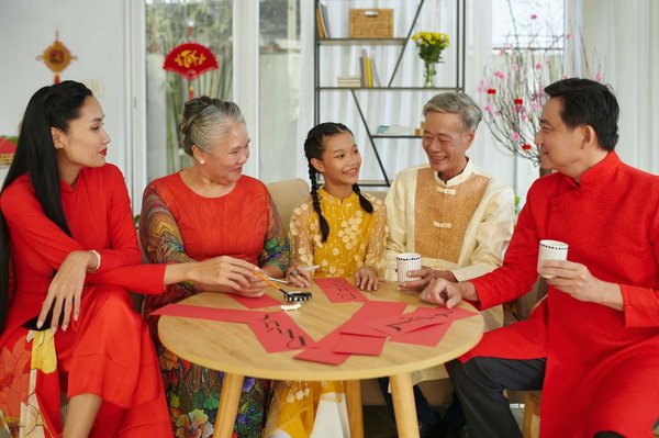 Quelles croisières offrent des cours de calligraphie avec des maîtres japonais?